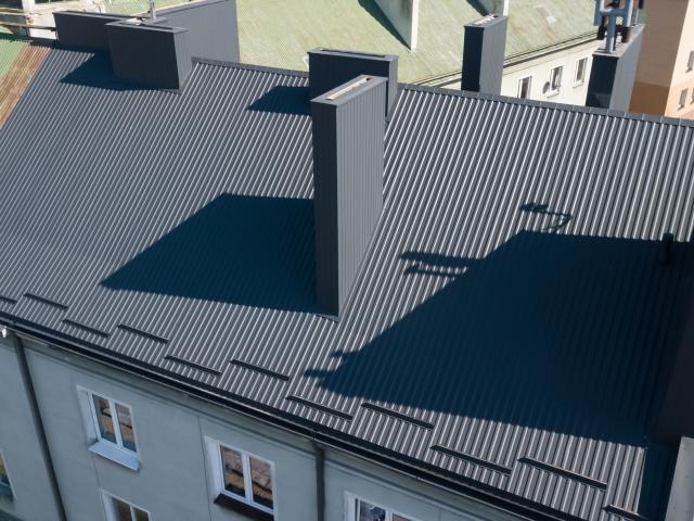 Wymiana pokrycia dachowego z obróbkami