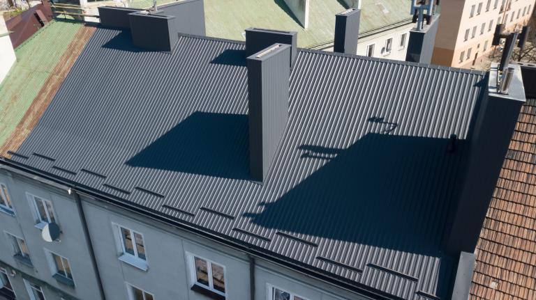 Wymiana pokrycia dachowego z obróbkami